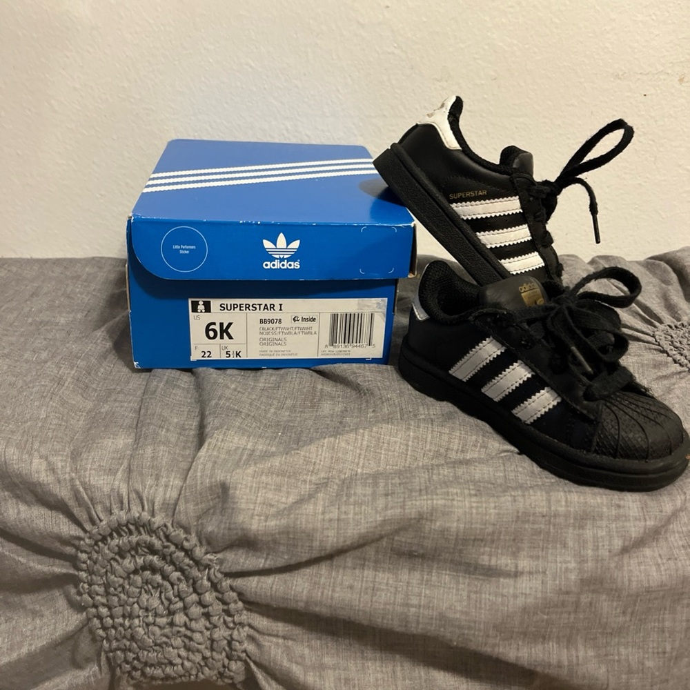 Adidas Boys Size 6K Sneakers Black White Stripes Gold Adidas Logo